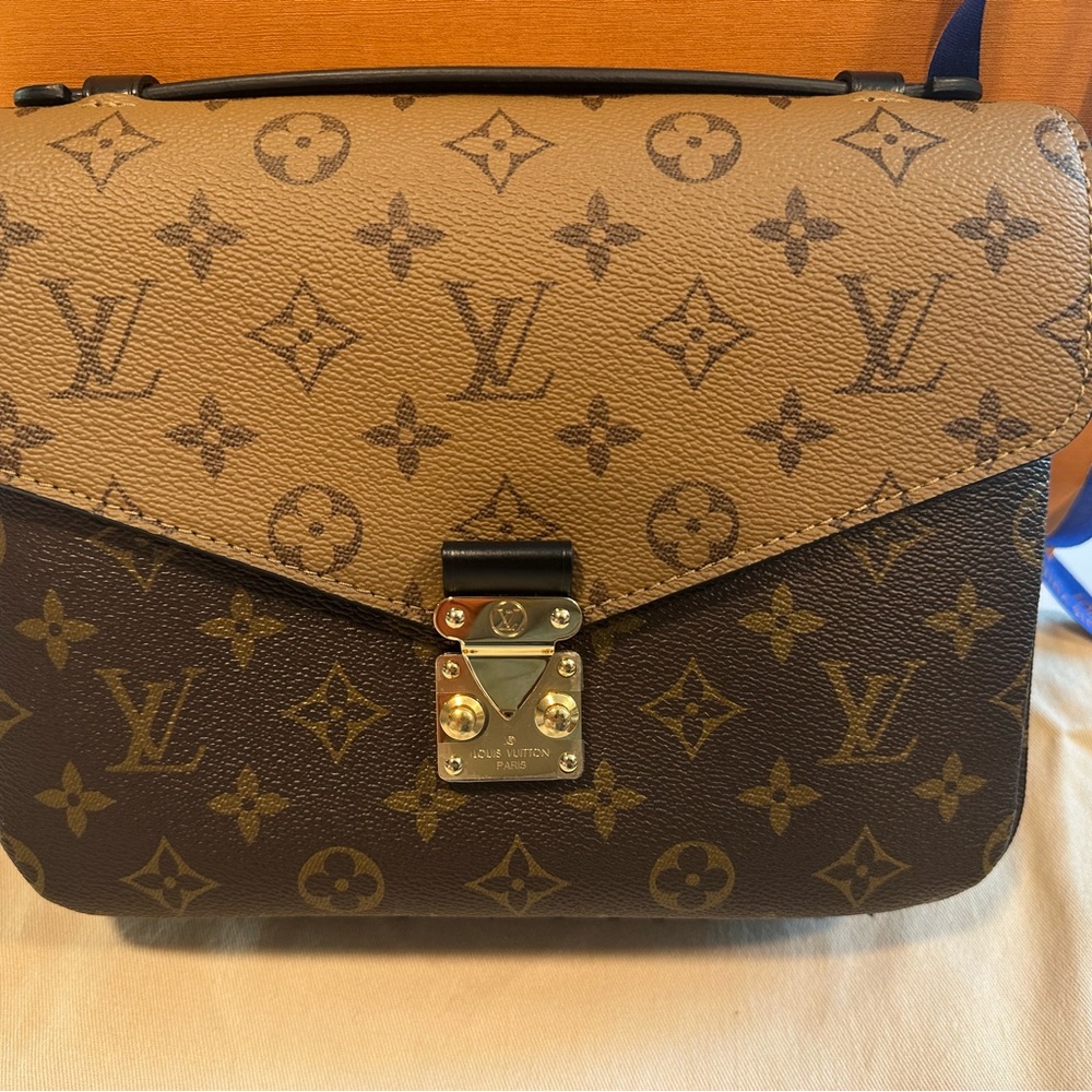 Louis Vuitton Reverse Monogram Pouchette Métis